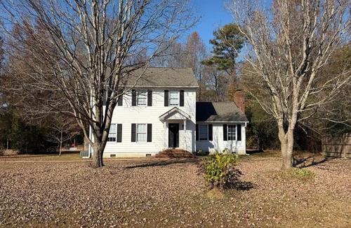 Clayton House | Gamers & Disc Golfers Dream! Spacious 4BR Home