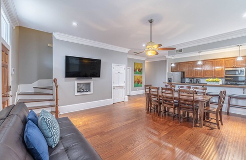 Faubourg Livaudais House | Garden District Upscale Summer Escape w/Gated Off-St Parking & Streetcar Access