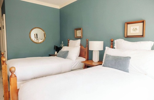 Fredericksburg Bed & Breakfast | Garden-View Twin Room bed & breakfast in Ironclad Inn, Fredericksburg