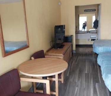 Jackson Apartment | Gated 2 Double Beds Hotel Room 121