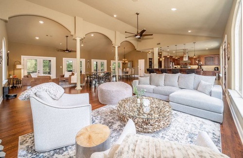 Royal House | Gated 20 Acre Lake Front Estate, Boat Rental, Boathouse, Secluded & Private