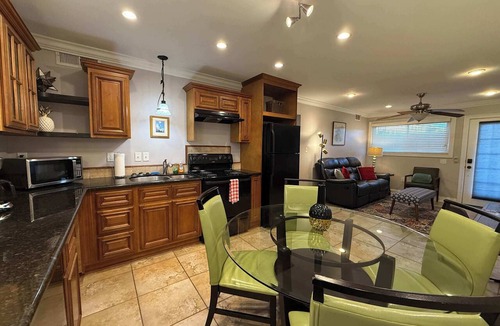 Highlands - Perkins Apartment | Gated | 5 min to Stadium | WD | Granite kit | Pool