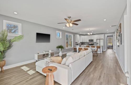 Vollintine-Evergreen House | Gated Parking + Fire Pit | Near Zoo + Rhodes