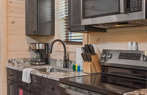 Rocky Grove Cabin | Gatlinburg 24 min + HotTub +King Bed #5