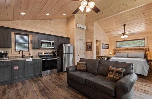 Rocky Grove Cabin | Gatlinburg 24 min + HotTub +King Bed #4