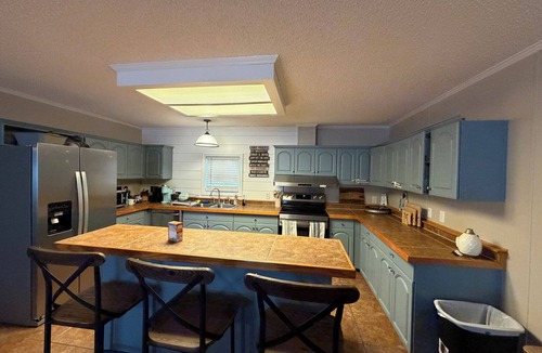 Chauvin House | Gator Den - Camp on the water with an amazing view!