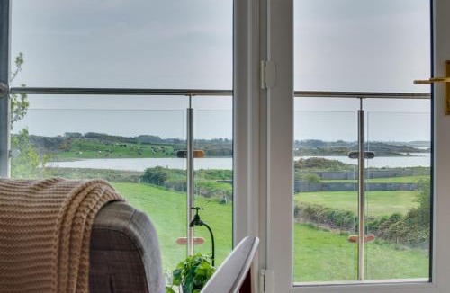 Caergeiliog House | Ger y Bont