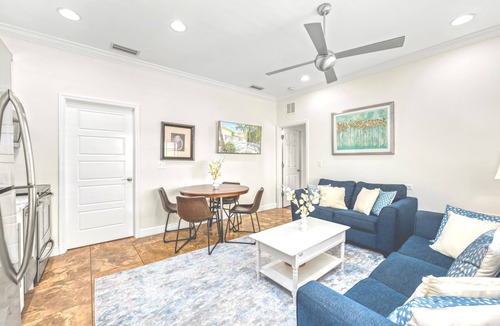 Siesta Key House | Gertrude's Siesta | Pool, Jacuzzi! 1-minute to Beach! 4-min Dining & Music!