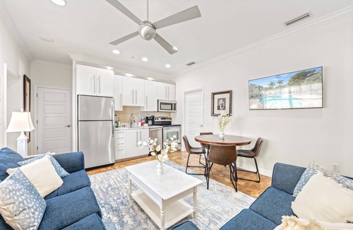 Siesta Key Apartment | Gertrude's Siesta | Private Patio, Pool, Jacuzzi | 1 Min to Beach | 4 Min to Dining & Music!