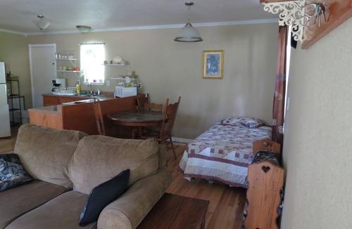 Ellsinore House | Get Away Acres 1/2 mile off highway 60 extra sanitized