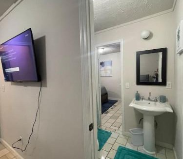 Snellville House | Getaway Home, Huge Yard and Smart TVs in All Rooms