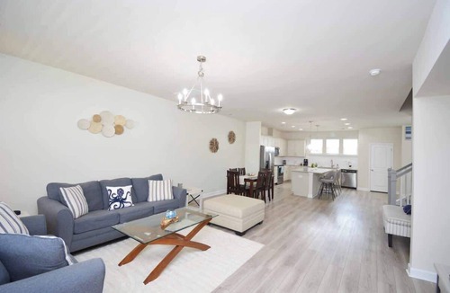 Johns Island House | Getaway on McLernon - Top Notch Mid Term Stay