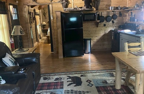 Sevierville House | Gettin Cozy - Peaceful Mountain Escape for Couples - Hot Tub, Pet Friendly