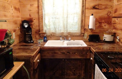 Pittsburg Cabin | Ghost wood Quiet, Peaceful, Relaxing overall A Great Get Away Cabin!