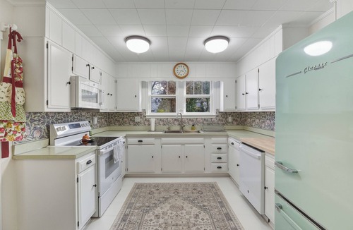 Bellepoint House | Ginkgo House on 5th | New River Gorge & Town