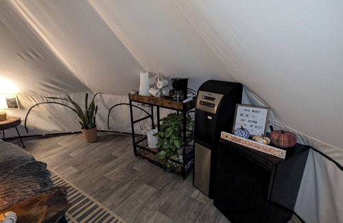 Clarkesville RV Rental | Glamping Retreat in North Georgia Mountains, Fully furnished, With AC