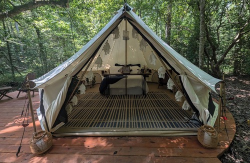 Clarkesville RV Rental | Glamping Retreat in North Georgia Mountains, Fully furnished, With AC