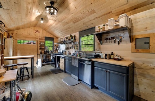 Sylva RV Rental | Glamping tent on campground