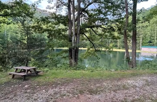 Northern Cabin | Glamping tent overlooking pond