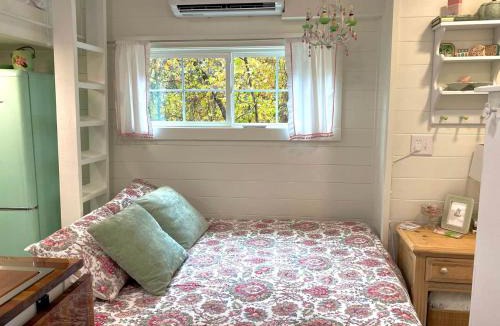 Signal Mountain House | Glamping Tiny House Situated in the Tennesse Woods for a Tranquil Escape near Chattanooga