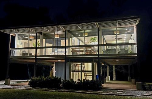 Covington House | Glass House retreat on scenic Bogue Falaya river