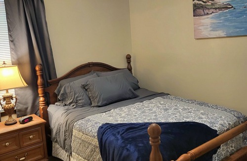 Lynchburg House | Go for a swim! 2-bedroom guest house, near colleges pet friendly.