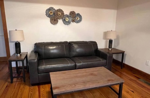 Highlands House | Golden Acres Ranch Hot Tub+Gameroom+Creek & wifi