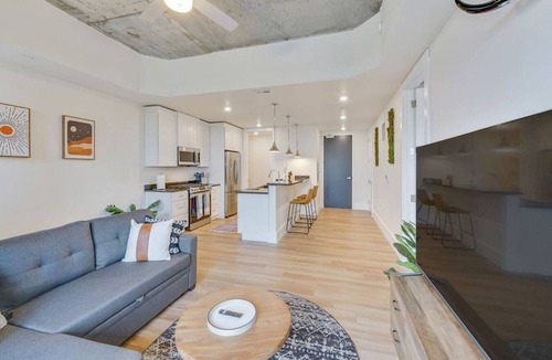 Northeast South Bend Apartment | Golden Glow | High Rise | DownTown South Bend ND