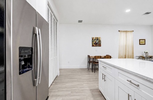 Westgate House | Golden Retreat/Near Beach Airport Downtown