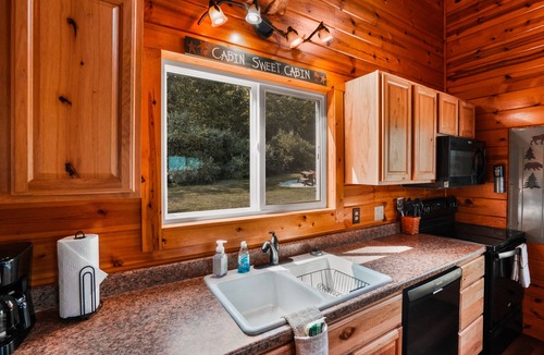 Logan Cabin | Golden Ridge | Hocking Hills, 62 Acres, Hot Tub