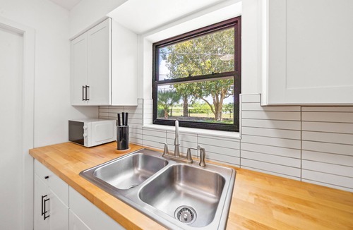 Melbourne House | Golf Course 3B/2BA Home by Downtown Melbourne