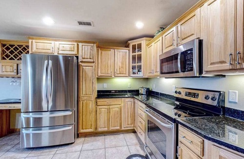 Dellwood Condo | Golf course-front condo with pool, hot tub, dock, tennis, golf, & private beach