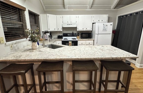 Helen House | Golf course, pool, tennis, river tubing and pet friendly