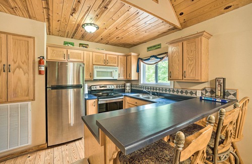 Guntersville Cabin | Golfer's Retreat at Kudzu Cove Cabins Resort
