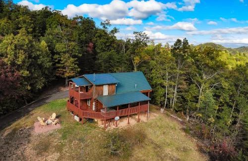 Little Creek Falls Ski Chalet | Gone To Therapy, Game Room, FREE Attraction tickets for each paid day, Hot Tub, WIFI,