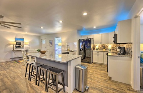 Fayetteville House | Gorge Getaway Fire Pit & RV Parking Pets OK