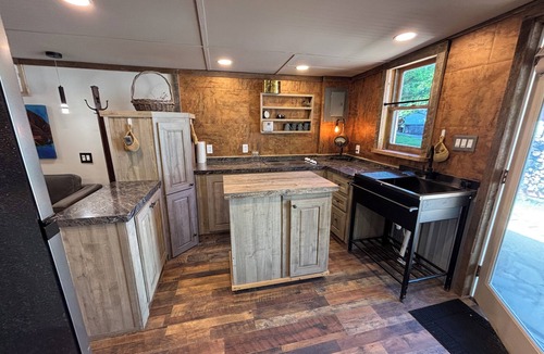 Burnsville House | Gorgeous 1-bedroom river bungalow near picturesque Burnsville