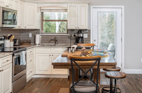 Townsend Condo | Gorgeous Cades Cove Condo with Community Pool!