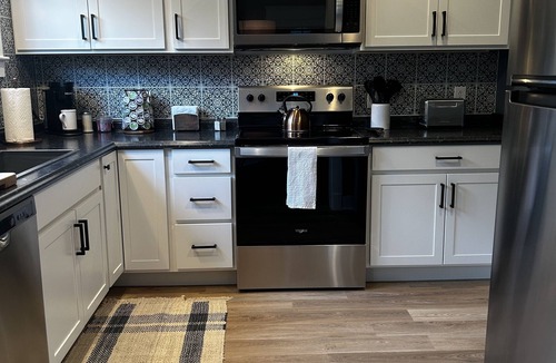 Pikeville House | Gorgeous Carriage House near KYCOM - 30 day min