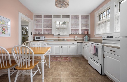 Oakhurst Apartment | Gorgeous & Cozy 2BR Modern Farmhouse Apartment Minutes to Uptown Charlotte
