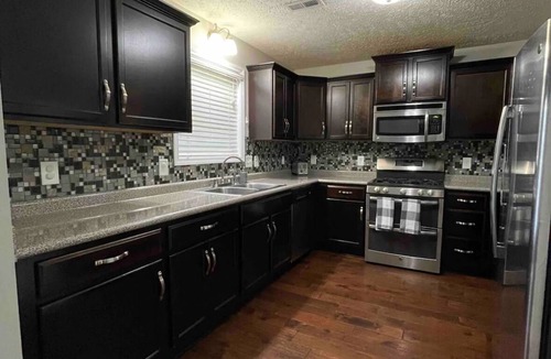 Clarksville House | Gorgeous Cozy Residential Home - 9 min walk to park