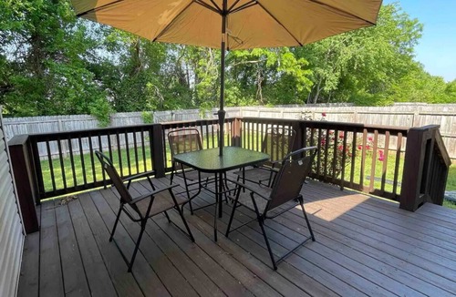 Clarksville House | Gorgeous Cozy Residential Home - 9 min walk to park