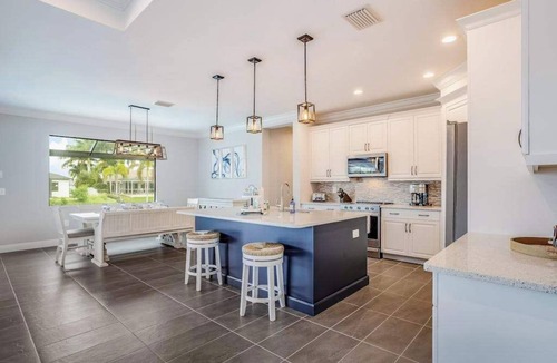Trafalgar House | Gorgeous home with heated pool, lanai, grill, and washer/dryer