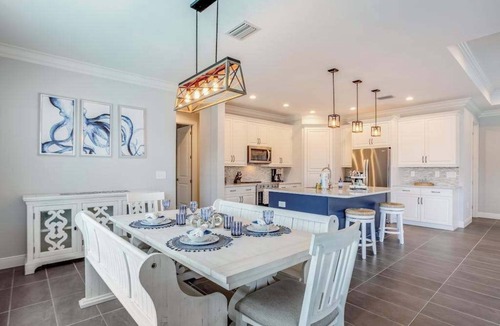 Trafalgar House | Gorgeous home with heated pool, lanai, grill, and washer/dryer