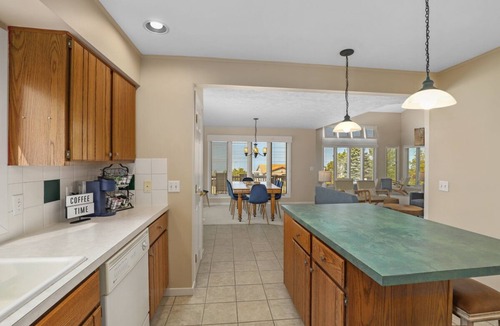 Montague House | GORGEOUS LAKE MICHIGAN VIEWS AND BEACH