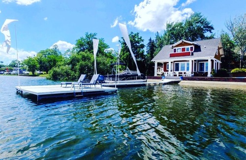 Whitmore Lake Cottage | Gorgeous Lakeside Retreat Minutes from Ann Arbor