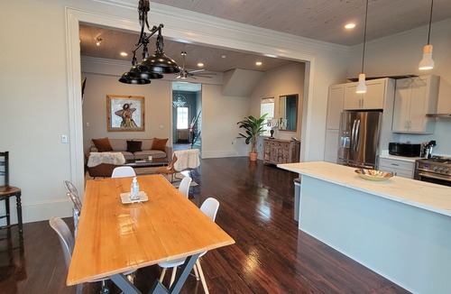 Saint Roch Bed & Breakfast | Gorgeous Modern 4 Bdrm/4 Bath-Gated Pool- Worthy of Your Beads! Walk to Quarter