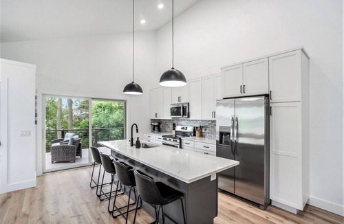Beachwood-Bluffton House | Gorgeous New Home, Sleeps 10, Steps Away from Lake Michigan Beaches