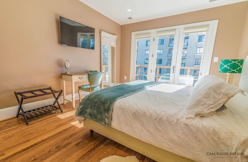 Foggy Bottom House | Gorgeous Row House 4 BR w/ 2 Parking! Walk to Metro & DC Monuments!