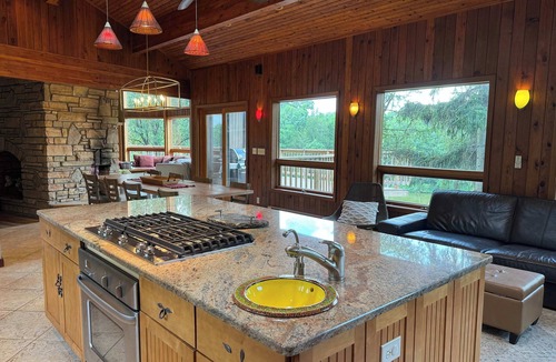 Rising Sun House | Grace Woods - Private Lake - Dock -Large Groups - 3 Entire Homes-Lake House